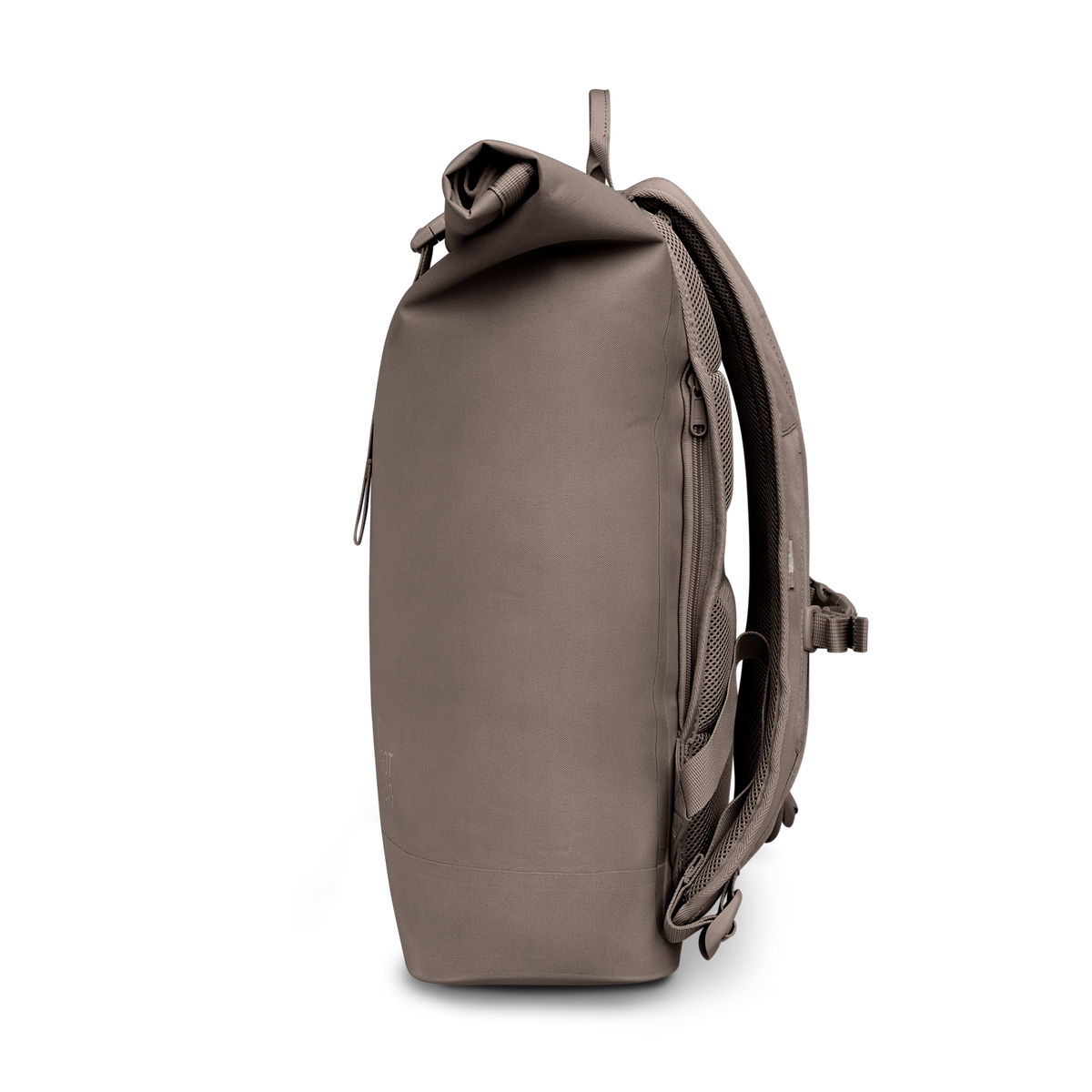ROLLTOP LITE Monochrome Edition Rucksack in oyster (klassisches Taupe-Braun) als Studioaufnahme in Seitenansicht.