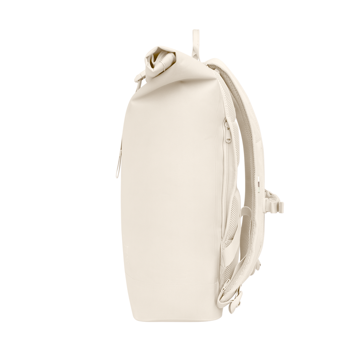 ROLLTOP LITE 2.0 MONOCHROME EDITION Rucksack in salt (warmes Cremeweiß) in Seitenansicht.