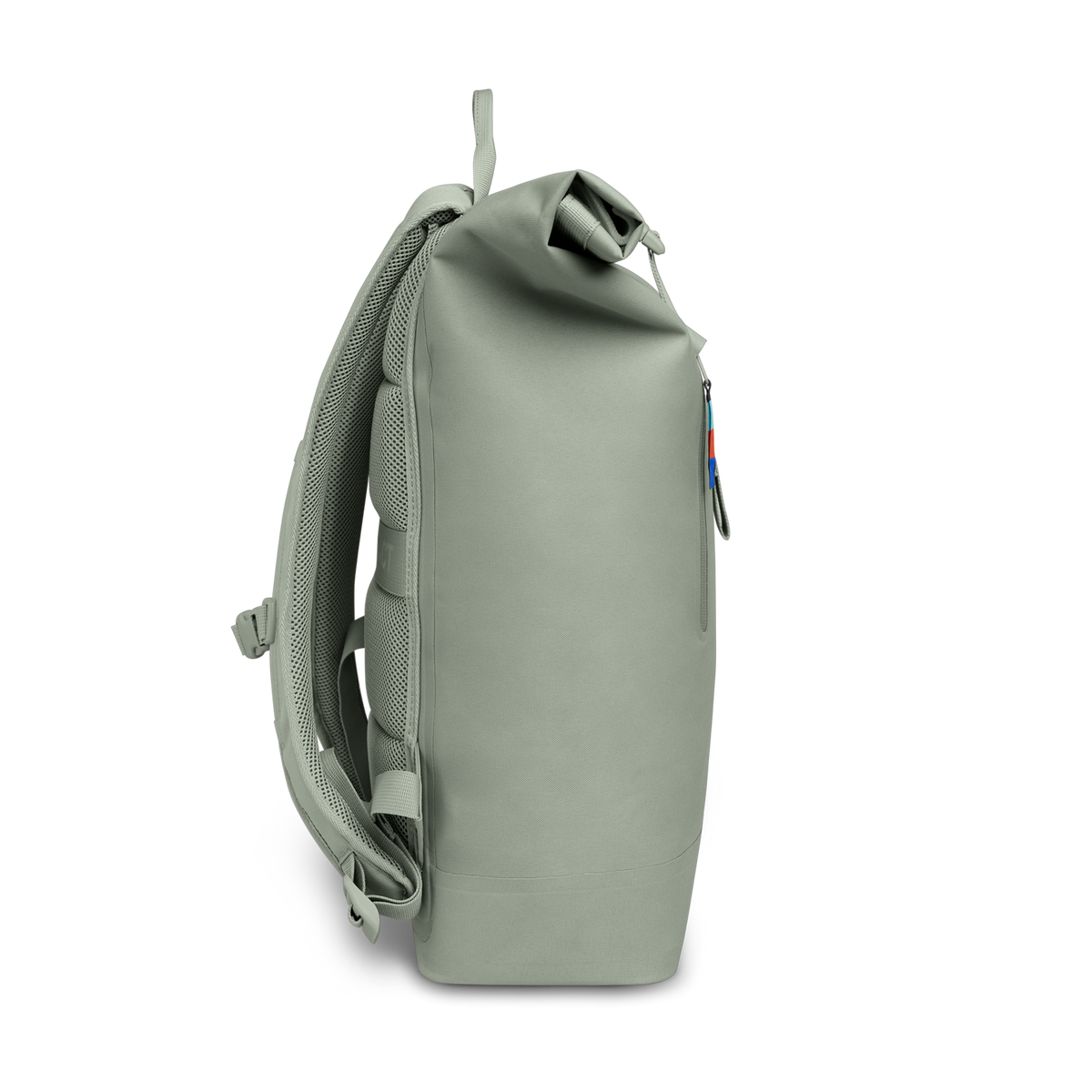 ROLLTOP LITE Rucksack in bass (Salbeigrün) als Seitenansicht.