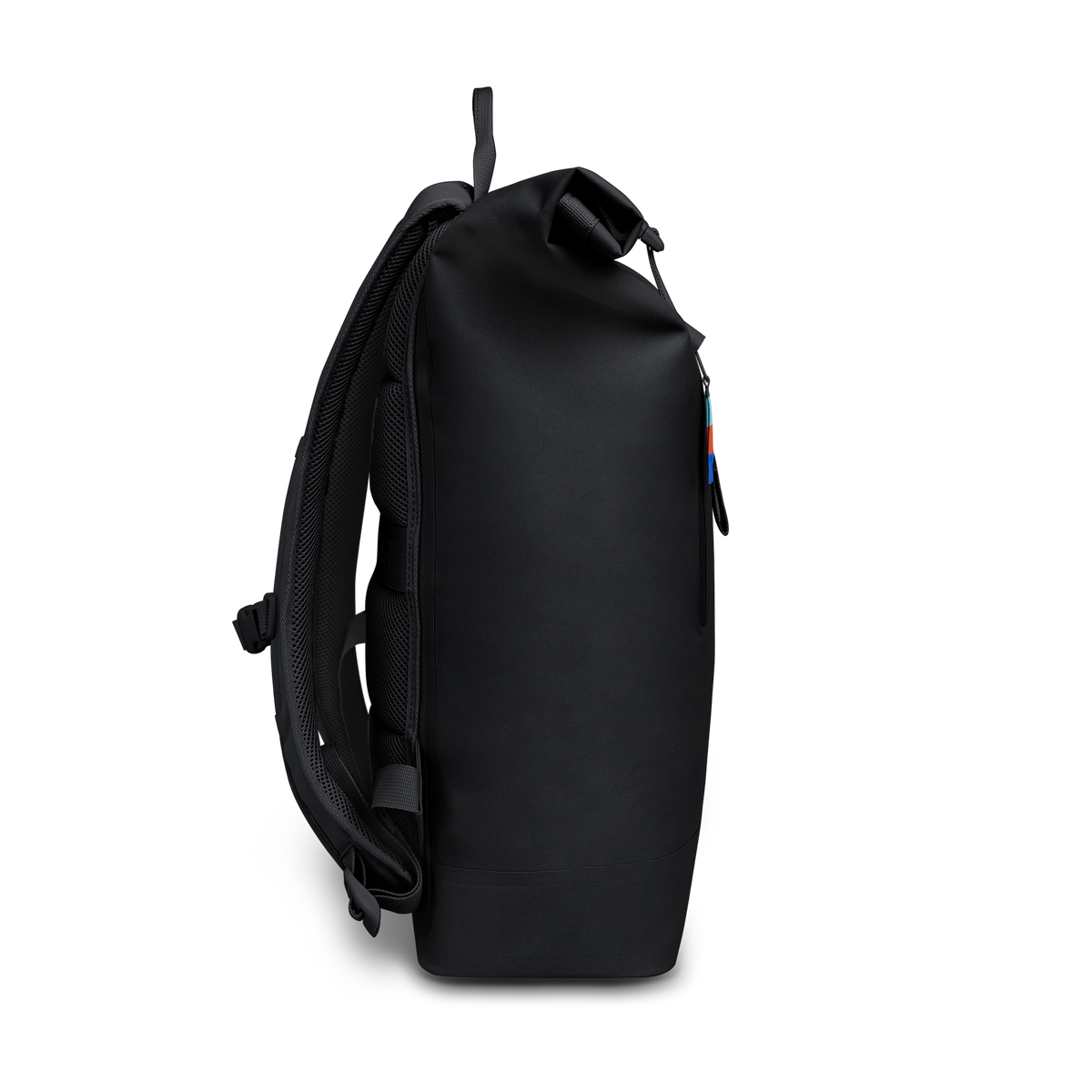 ROLLTOP LITE Rucksack in black (Schwarz) in Seitenansicht.