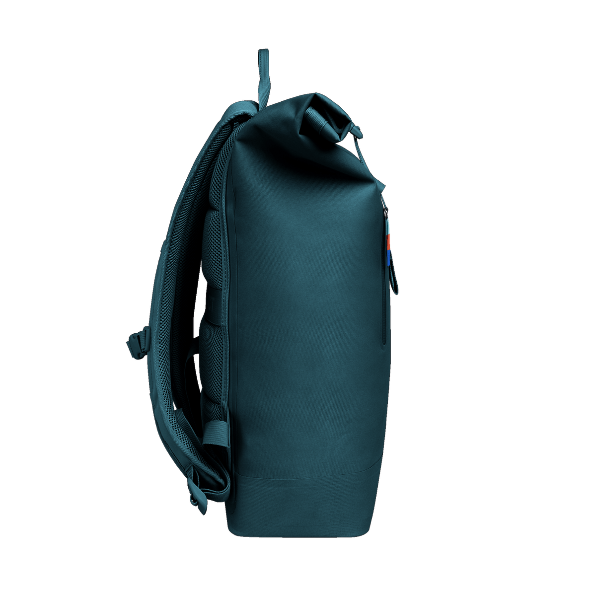 ROLLTOP LITE Rucksack in cliff (dunkles Petrol) als Studioaufnahme in Seitenansicht.