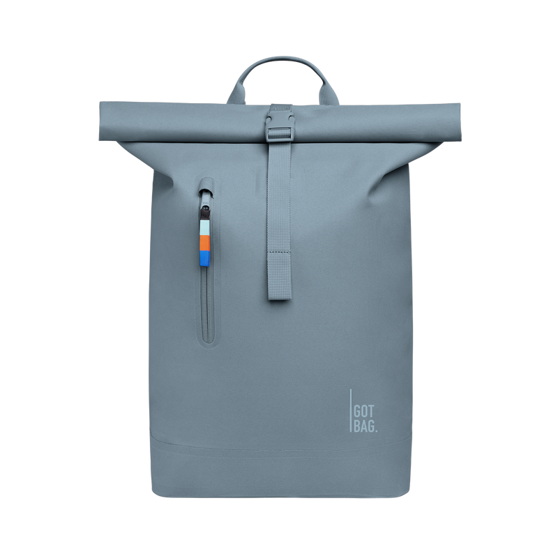 ROLLTOP LITE sac à dos in marlin (bleu-gris) en prise de vue studio de face.
