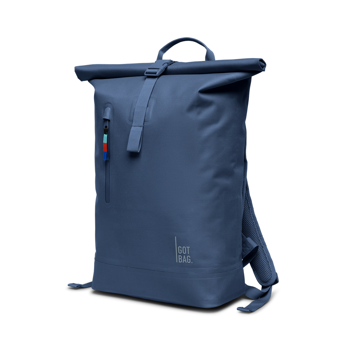 ROLLTOP LITE Rucksack in ocean blue (Marineblau) in Diagonalansicht.