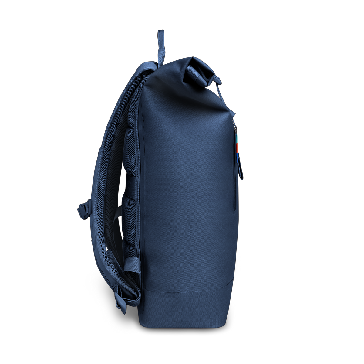 ROLLTOP LITE Rucksack in ocean blue (Marineblau) in Seitenansicht.
