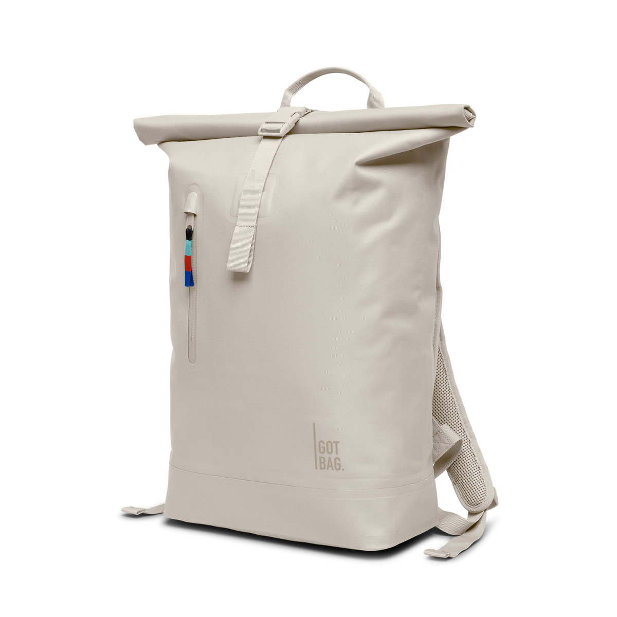 ROLLTOP LITE Rucksack in soft shell (warmes Cremeweiß) in diagonaler Ansicht.