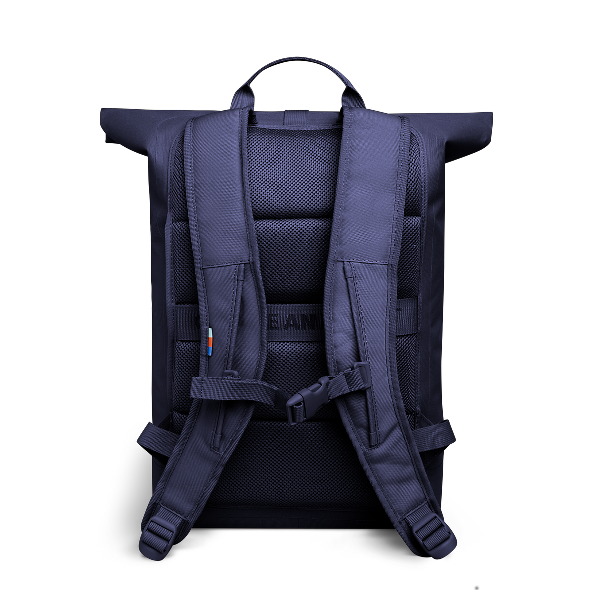 ROLLTOP LITE Rucksack in tide (tiefes Dunkelblau mit Lilastich) in Rückansicht.