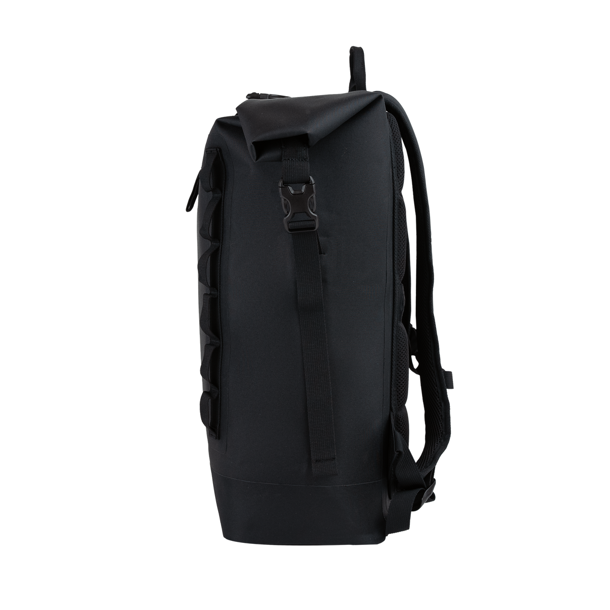 ROLLTOP ON THE ROAM Rucksack in black (Schwarz) als Studioaufnahme in Seitenansicht.