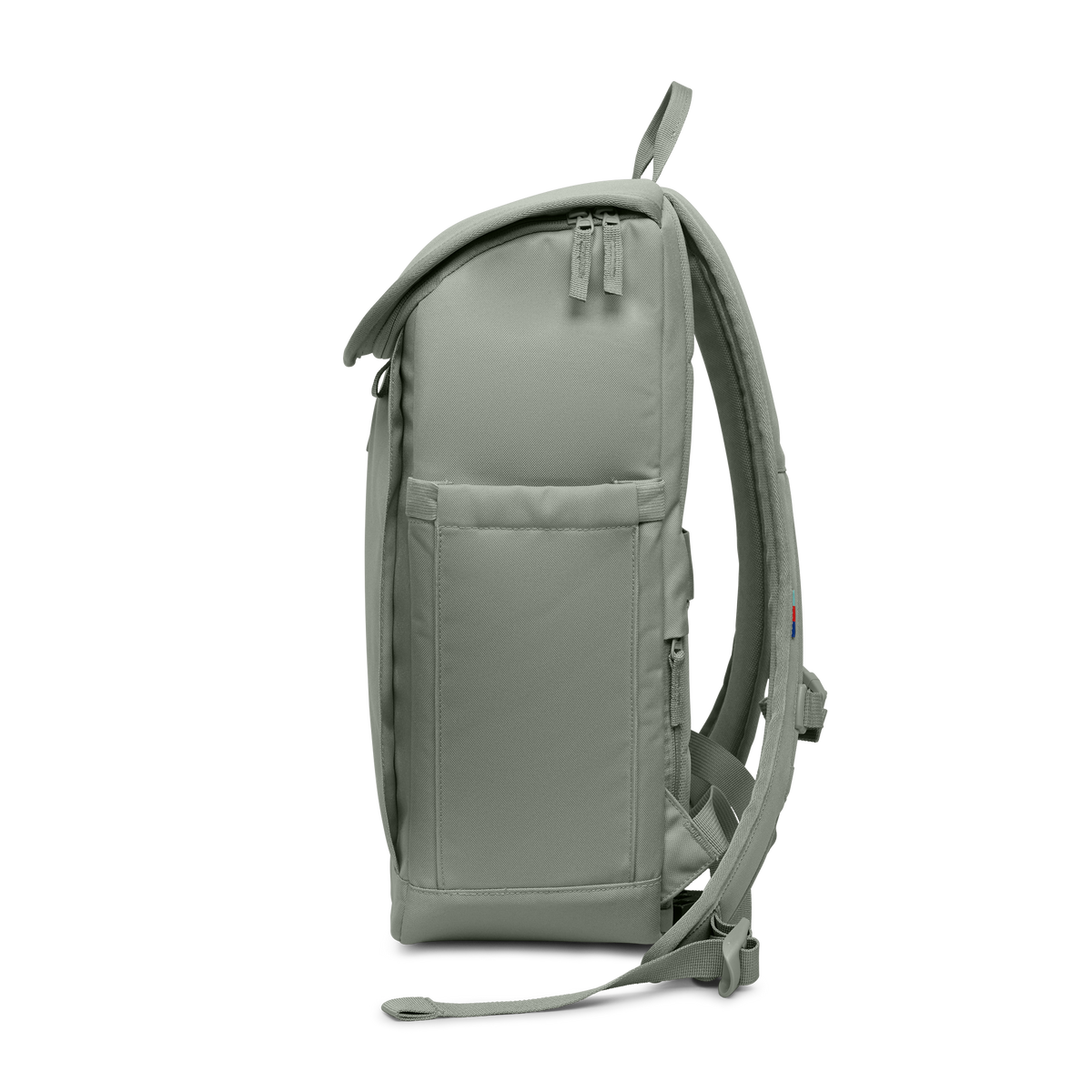 SERENE PACK Rucksack in bass (Salbeigrün) als Studioaufnahme in Seitenansicht.