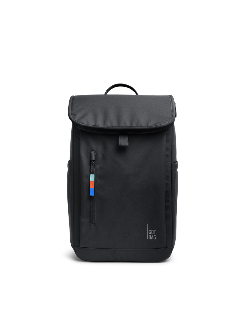SERENE PACK Rucksack in black (Schwarz) als Studioaufnahme in Frontansicht.