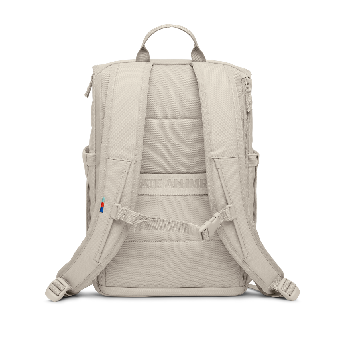 SERENE PACK Rucksack in soft shell (warmes Cremeweiß), Rückenansicht mit gepolsterten Schulterträgern und Brustgurt.