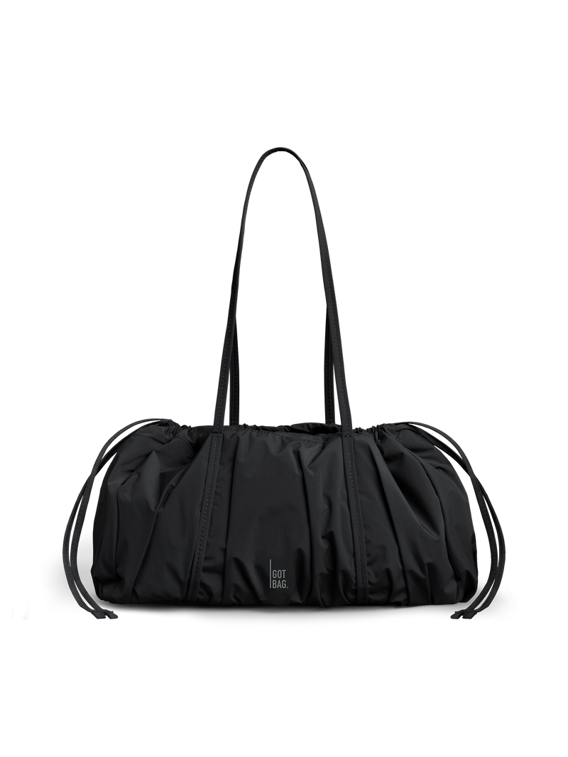 SHELLY SHOULDER BAG Tasche in black (Schwarz) als Studioaufnahme in Frontansicht.