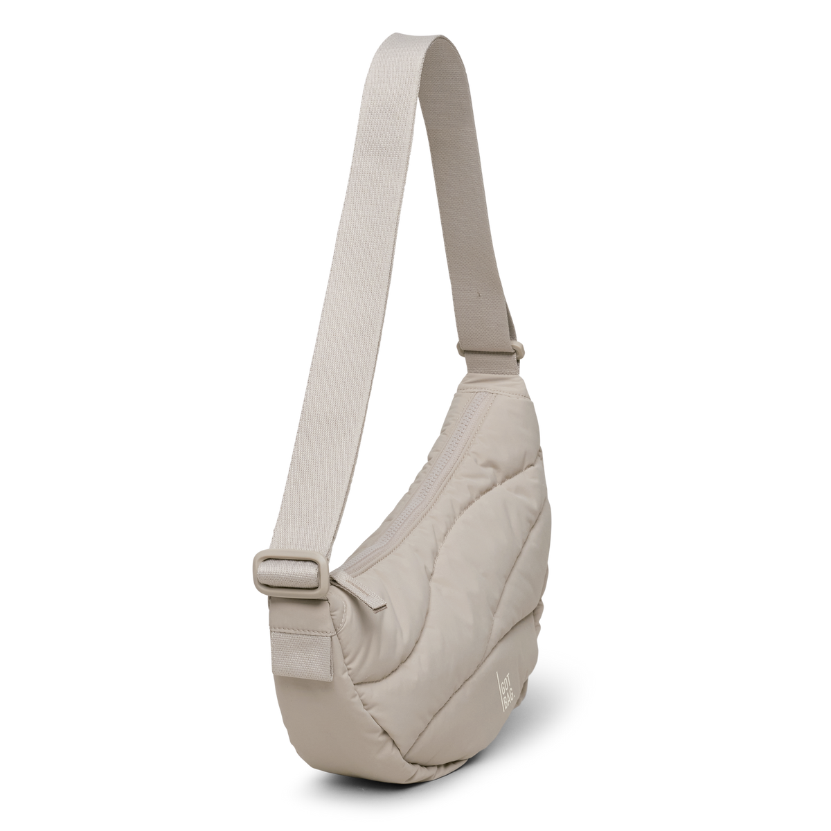 WAVY PUFFER MOON BAG Tasche in scallop (helles Beige) in diagonaler Ansicht.