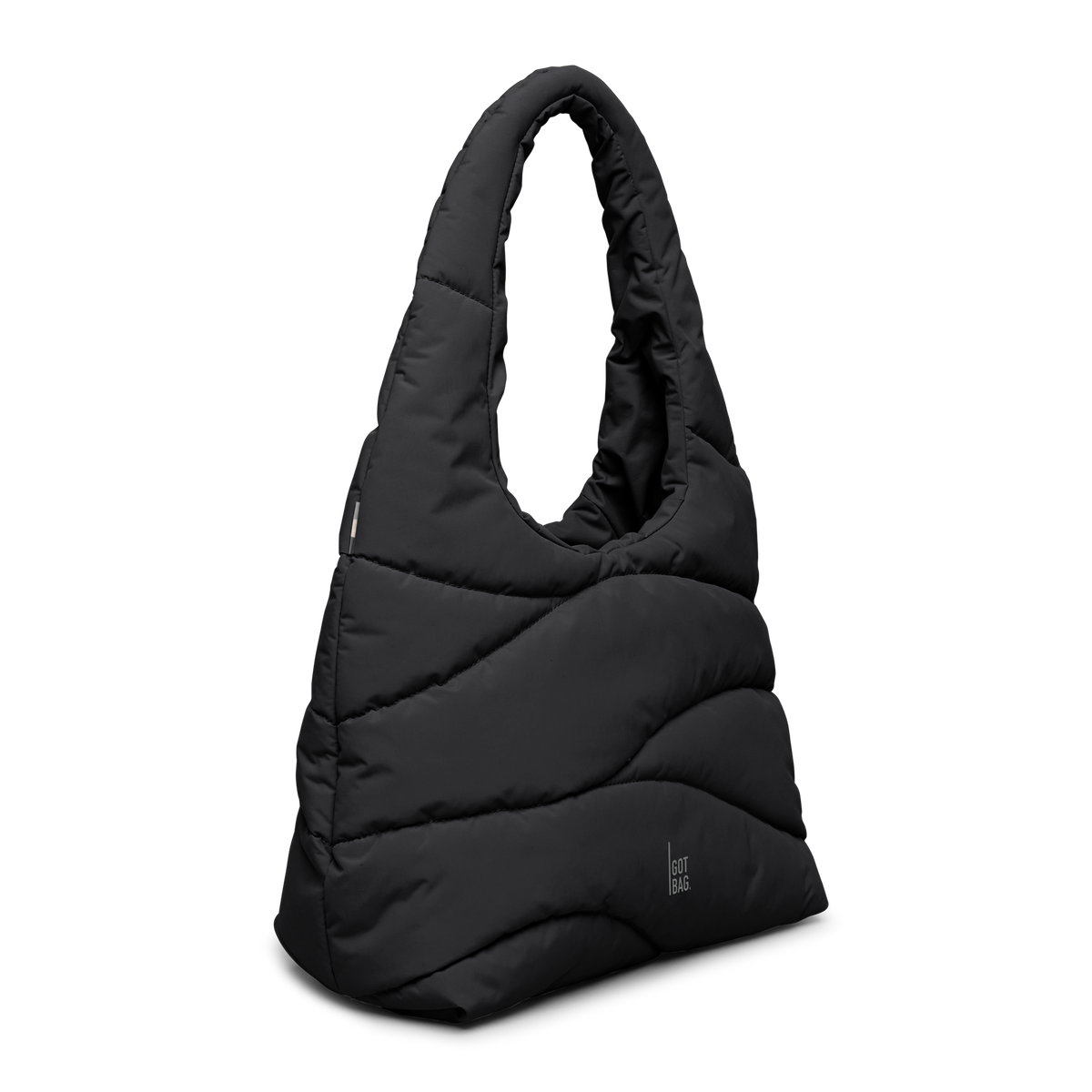 WAVY PUFFER SHOULDER BAG Tasche in black (Schwarz) als Studioaufnahme in diagonaler Ansicht.
