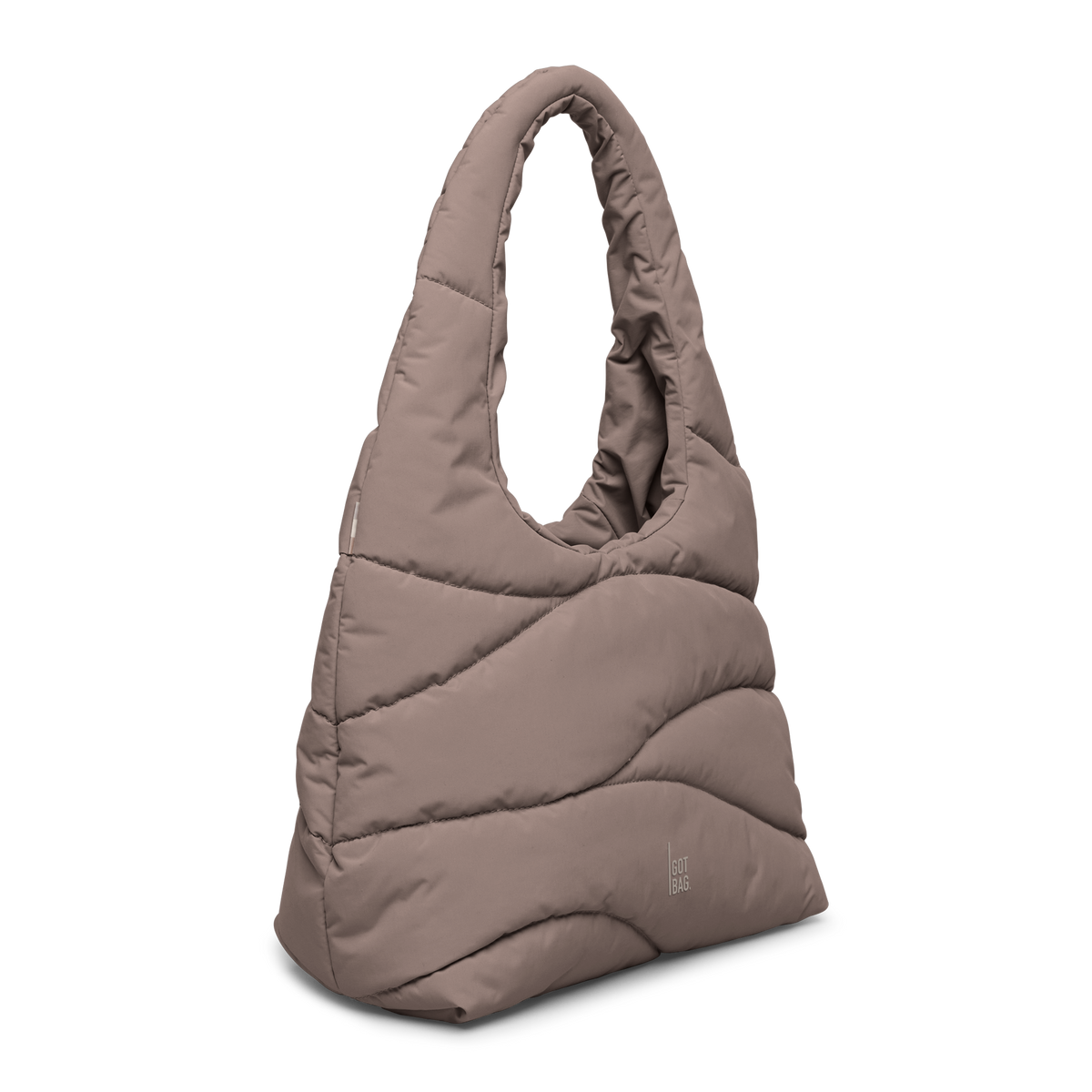 WAVY PUFFER SHOULDER BAG Tasche in oyster (klassisches Taupe-Braun) in Diagonale Ansicht.